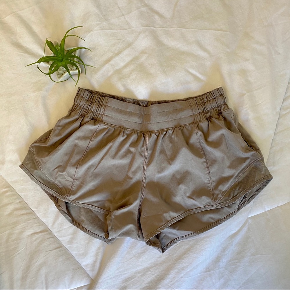 Lululemon Hotty Hot Short II Short 2.5”